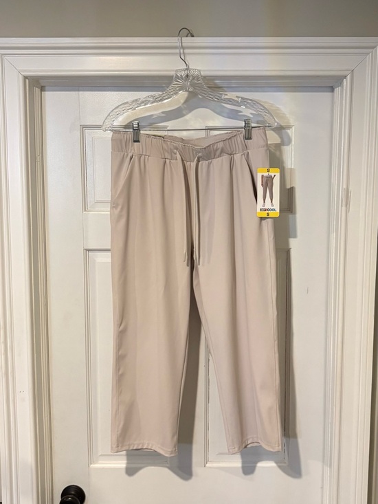 32 Degrees Pants - NWT 32 Degrees Women’s Small 
Cool Drawstring Capris - Cream color
